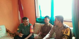 Babinsa Koramil 04/Letung Jalin Komsos Bersama Kades Genting Pulur