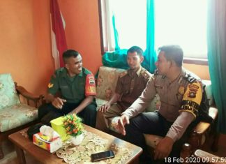 Babinsa Koramil 04/Letung Jalin Komsos Bersama Kades Genting Pulur
