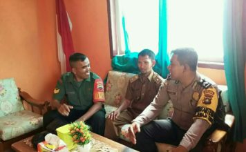 Babinsa Koramil 04/Letung Jalin Komsos Bersama Kades Genting Pulur