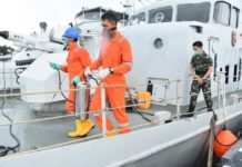 KRI DAN KAL JAJARAN LANTAMAL IV LAKSANAKAN PENYEMPROTAN CAIRAN DISINFEKTAN