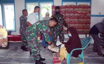 Alumni AAU 1994, Bagi 100 Paket Sembako Kepada Warga Kelurahan Sedanau