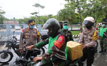 Bakti Sosial TNI – Polri, Berikan Bantuan Sembako Kepada Masyarakat Ekonomi Lemah di Batam