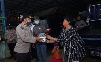 Bakti Sosial Polda Kepri, Buka Dapur Umum Untuk Masyarakat Baloi Danau