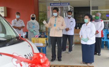 Isdianto Bantu PMI Batam Mobil Penyemprot Disinfektan