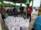 Menggunakan Kapal PW Hima Persis Kepri Distribusikan 200 Paket Sembako Gratis Ke Desa-desa