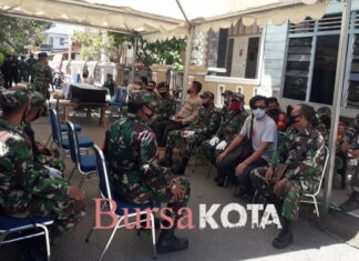 Bentuk Kepedulian Terhadap Warga, Plh Danramil 02/Tarempa Beserta Babinsa Melayat ke Rumah Duka Warga Meninggal Dunia