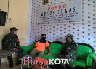 Cegah Covid-19, Babinsa Koramil 02/Tarempa Maksimal Gelar Komsos di Posko Gugus Tugas Covid-19 KKA