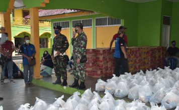 Lantamal IV Dampingi Pendistribusian Sembako di Pulau Penyengat