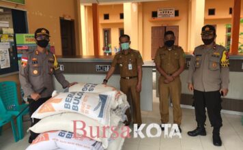 Lebaran Ketiga, Polres Natuna Salurkan Bantuan Beras dari Kapolri ke Masyarakat