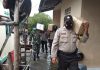 Berjalan Kaki Telusuri Plantar Sempit dan Licin, Polres Tanjungpinang Kembali Salurkan Sembako Door To Door