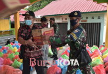 Peduli Covid-19, Lantamal IV Dampingi Pendistribusian Sembako Tahap II di Pulau Penyengat
