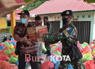 Peduli Covid-19, Lantamal IV Dampingi Pendistribusian Sembako Tahap II di Pulau Penyengat