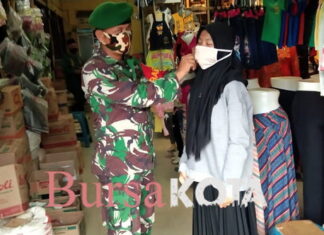 Putus Mata Rantai Penyebaran Covid-19, Babinsa Koramil 02/Tarempa Serda Suwandy Ajak Warga Pakai Masker