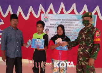 Babinsa 02/Tarempa Serda Bambang Melaksanakan Pendampingan Penyerahan Penyaluran BLT – DD Tahap II