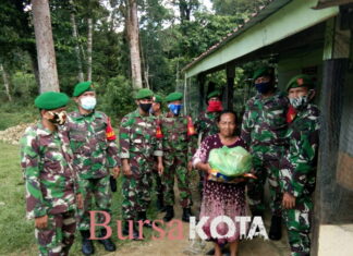 Sambut HUT Kodam I BB ke – 70, Koramil 02/Tarempa Gelar Bakti Sosial Bagikan Paket Sembako dan Sosialisasi Cegah Covid -19