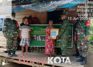 Sambut Hut Kodam ke -70, Koramil 02/Tarempa Serahkan Bantuan Sembako dari Kodim 0318/Natuna ke Warga Terdampak Pandemi Covid -19