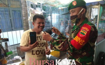 Babinsa Koramil 02/Tarempa Tegakkan Disiplin New Normal