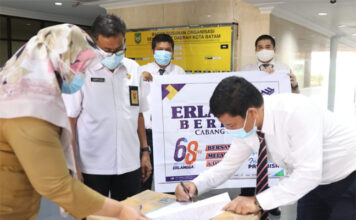 Bantuan APD dari Erlangga Langsung Disalurkan untuk Tangani Covid