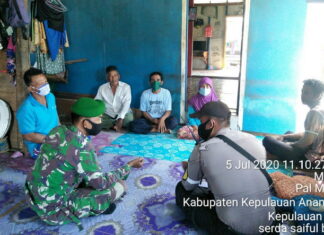 Babinsa Serda Saiful Bahri Jalin Anjangsana dengan Ketua RW Desa Mubur