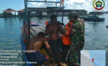 Komsos Dengan Nelayan, Serka Edy Sahputra Ingatkan Bahaya Cuaca Ekstrim Saat Melaut