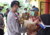 Kunjungi Polsek Senayang, Kapolres Lingga Berikan Bantuan Sosial Kepada Warga Kecamatan Senayang