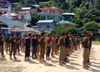 Anggota Koramil 02/Tarempa Latih PBB Kepada Satpol PP dan Satlinmas