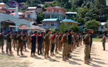 Anggota Koramil 02/Tarempa Latih PBB Kepada Satpol PP dan Satlinmas