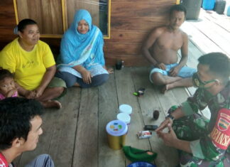 Wujud Keakraban, Babinsa Koramil 02/Tarempa Gelar Anjang Sana ke Rumah Warga Binaan