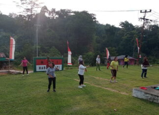 Jalin Keakraban, Anggota Persit Koramil 02/Tarempa Kodim Natuna Laksana Senam Bersama Warga