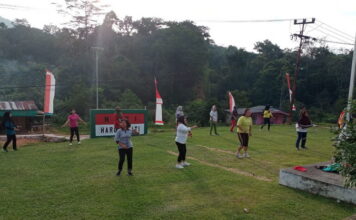 Jalin Keakraban, Anggota Persit Koramil 02/Tarempa Kodim Natuna Laksana Senam Bersama Warga