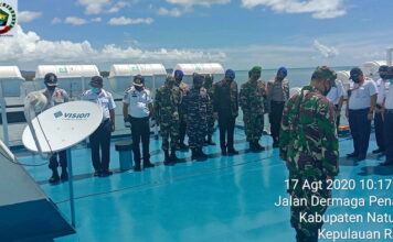 Danramil 04/Letung Ikuti Upacara HUT RI ke -75 Diatas Kapal KMP Bahtera Nusantara 01