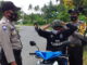 Sat Binmas Polres Lingga Bersama Bhabinkamtibmas Desa Batu Kacang Bagikan Masker