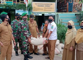 Kodim 0318/Natuna Serahkan Bantuan Material Pembangunan Rumah Baca Yayasan Kegiatan Belajar Masyarakat KKA