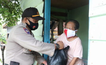 Polres Lingga Kembali Gelar Bakti Sosial Bagikan Sembako dan Masker