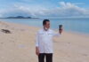 Ansar Ngevlog di Pantai Sisi, Keindahan Tidak Kalah Dengan Pantai Kute Bali