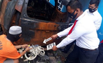 Polsek Daek Lingga Melakukan Rekontruksi Kasus Pembakaran Mobil