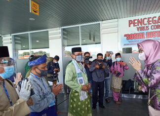 Tiba di Pelabuhan Sri Bintan Pura, Kafilah MTQ Kabupaten Lingga Disambut Kepala Biro Ortala Kepri