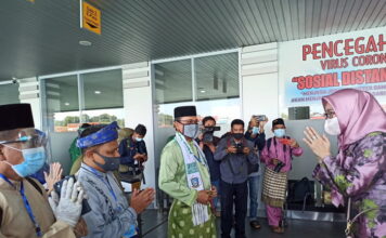Tiba di Pelabuhan Sri Bintan Pura, Kafilah MTQ Kabupaten Lingga Disambut Kepala Biro Ortala Kepri