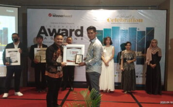 Andes Putra Terima Penghargaan dari Indonesia Award Magazine