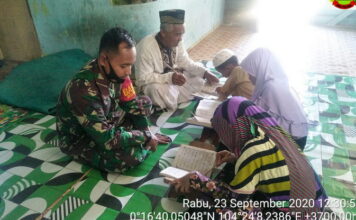 Peduli Anak Bangsa Babinsa Koramil 06/Senayang Mengajar Mengaji Di Desa Binaan