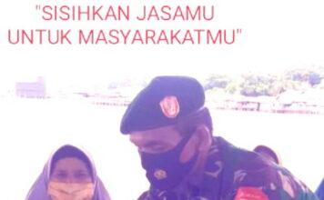 Aksi Babinsa Serda Harun Ginting Bagikan Masker Upaya Memberikan Kesadaran Kepada Warga