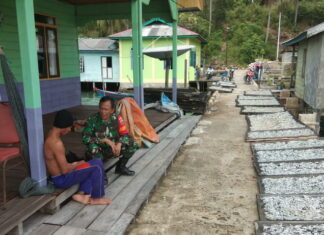 Babinsa Koramil 02/ Tarempa Lakukan Komsos dengan Warga Binaan