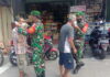 Koramil 02/Tarempa Bagikan Masker Gratis di Jalan dan Pasar Tradisional