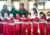 Perdana Masuk Sekolah, Murid Kelas 1 SD 007 Bukit Langkap Dapat Baju dan Alat Tulis Gratis