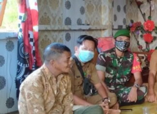 Bangun Sinergitas, Babinsa Desa Sebung Bersama Staf Desa Persiapan Sebung Gelar Komsos