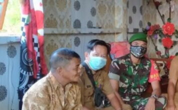 Bangun Sinergitas, Babinsa Desa Sebung Bersama Staf Desa Persiapan Sebung Gelar Komsos