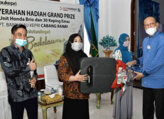Bupati Natuna Serahkan Hadiah Grand Prize Bank Riau Kepri kepada Syaparia