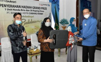 Bupati Natuna Serahkan Hadiah Grand Prize Bank Riau Kepri kepada Syaparia