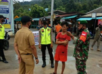 Tegak Protokol Kesehatan, Koramil 04/Letung Terus Lakukan Operasi Yustisi Gabungan