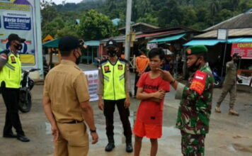 Tegak Protokol Kesehatan, Koramil 04/Letung Terus Lakukan Operasi Yustisi Gabungan